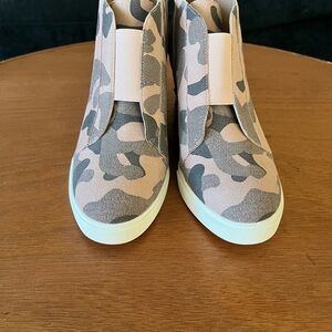NWT’s-Cream and Gray Slip-On Sneakers with Urban Camouflage